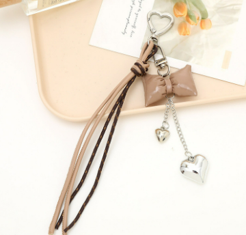 レザーリボンハートチャームLeather ribbon heart charm (milk white)