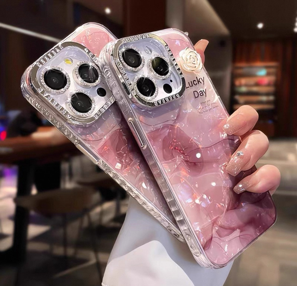 立体な椿柄が施された、エレガントなスマホケース (Three - dimensional camellia - themed phone case, crafted for the elegant divas)(SJK033)