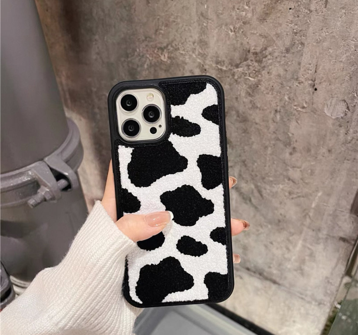 ふわふわのレオパード柄のスマホケース(Fluffy leopard print phone case)(SJK051)