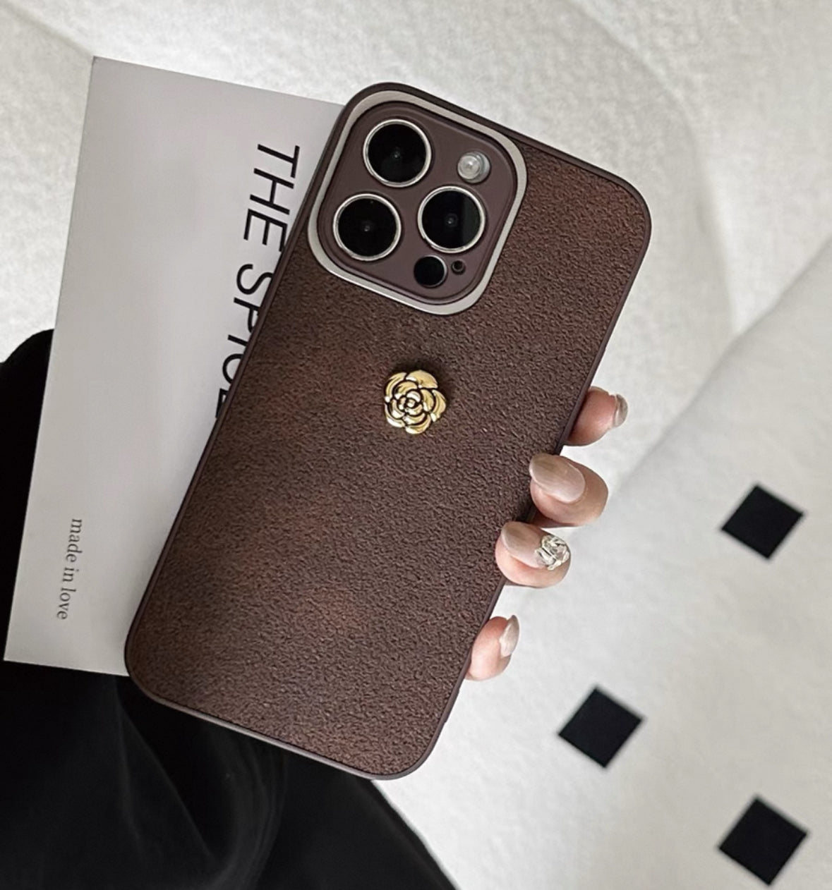 高級感ある金色の花柄革製スマホケース ( Luxurious gold floral leather phone case)(SJK041)