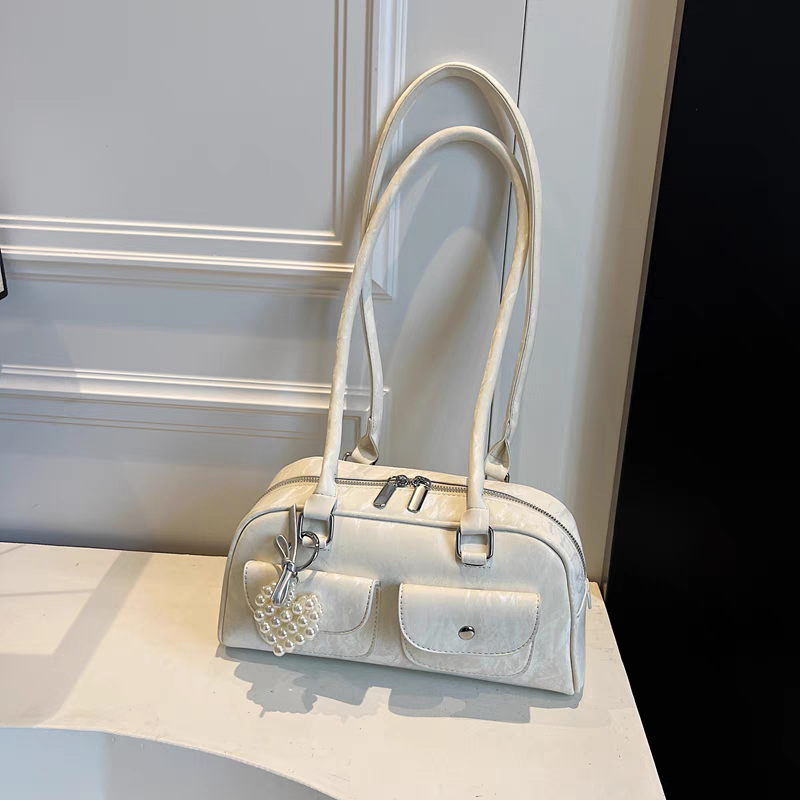 ベルベットボーリングバッグ多ポケット脇バッグ2025新モデルハンドショルダーバッグVelvet bowling bag, multi-pocket underarm bag, 2025 new style handbag and shoulder bag