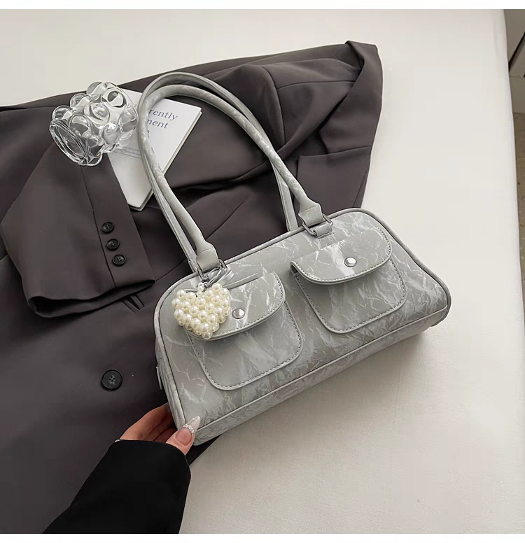 ベルベットボーリングバッグ多ポケット脇バッグ2025新モデルハンドショルダーバッグVelvet bowling bag, multi-pocket underarm bag, 2025 new style handbag and shoulder bag