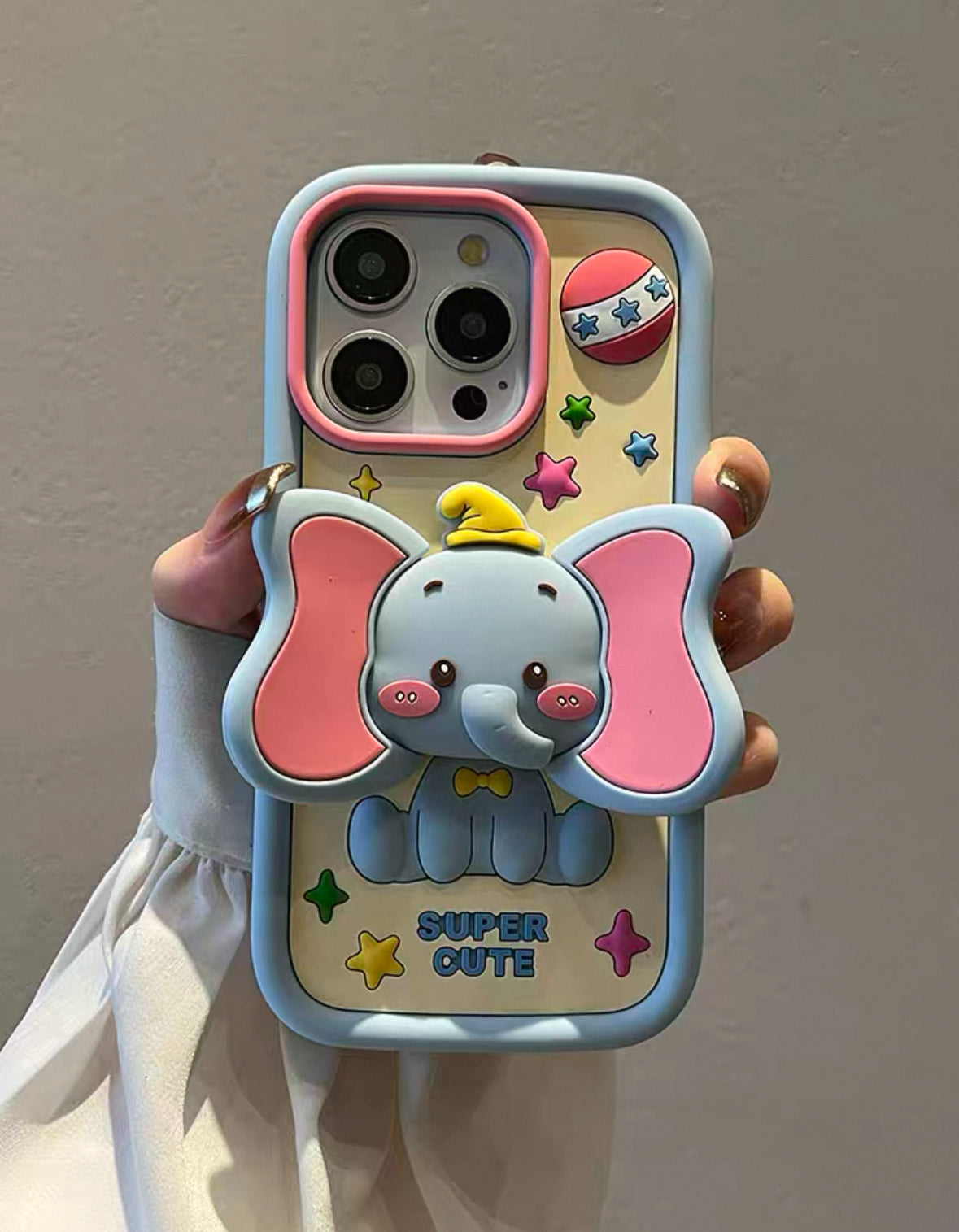 可愛らしいカートゥーンのダンボデザインで、スタンド付きのスマホケース ( Adorable cartoon Dumbo - designed phone case with a stand)(SJK063)