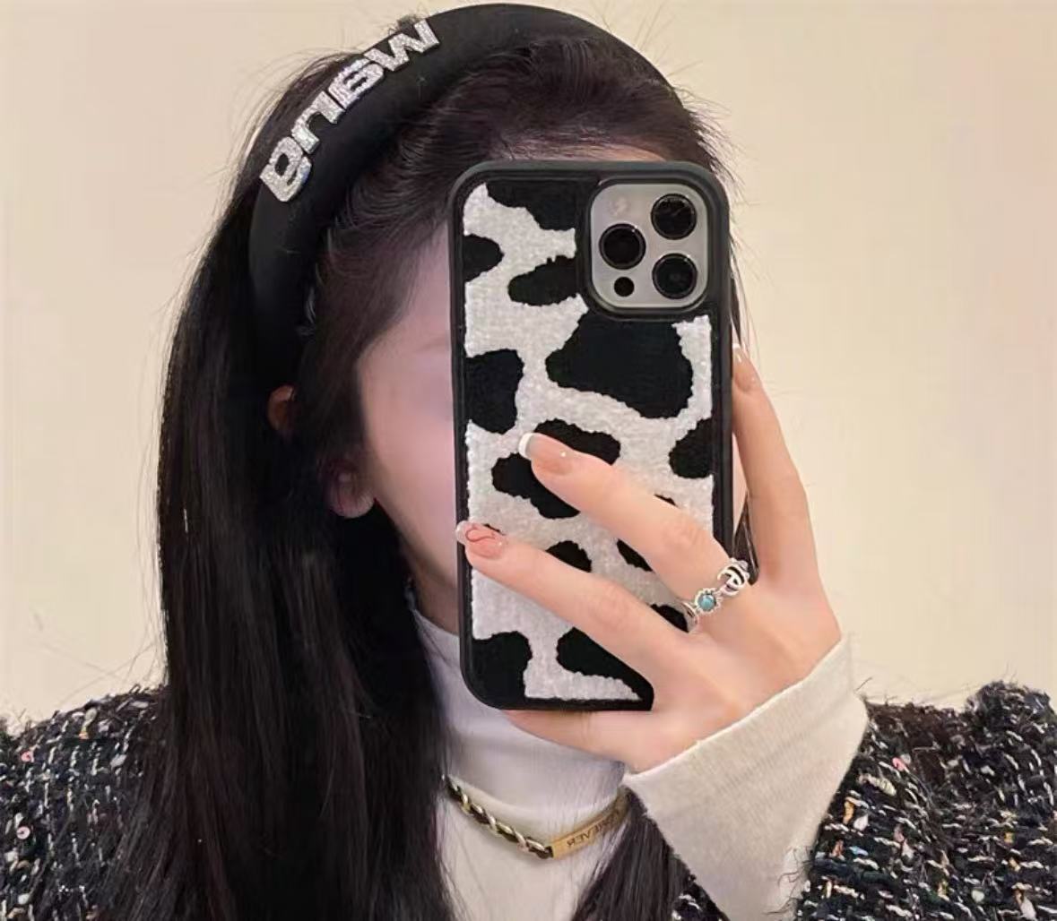 ふわふわのレオパード柄のスマホケース(Fluffy leopard print phone case)(SJK051)