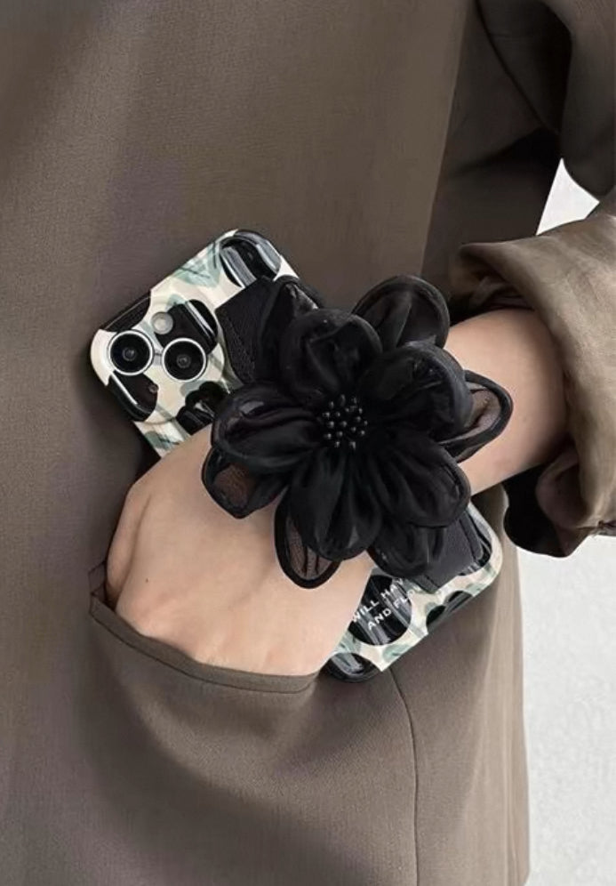 高級感溢れる黒色チューリップ柄の腕輪付きスマホケース (High - end black tulip - patterned phone case with a wrist strap)(SJK023)