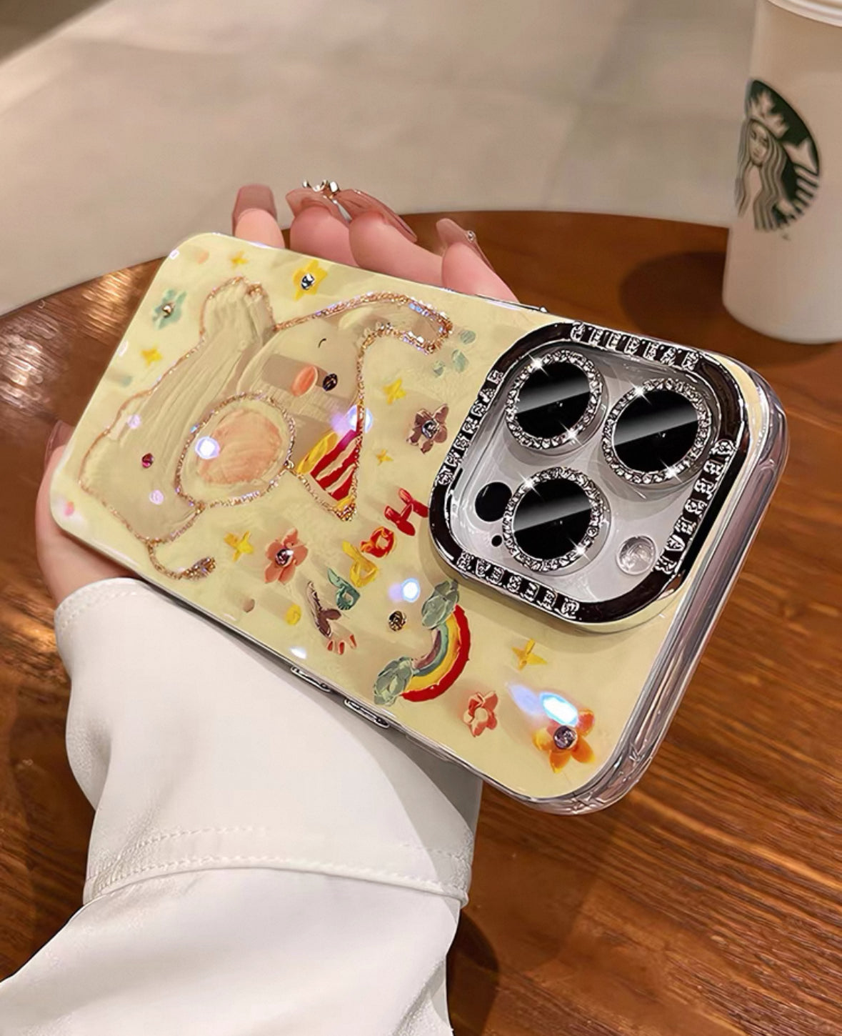 可愛すぎて許されない!スマホに背負っている小象(ちいさなゾウ)の楽園(らくえん)(So cute that it's almost unfair! An elephant cub paradise carried on your phone.)(SJK002))