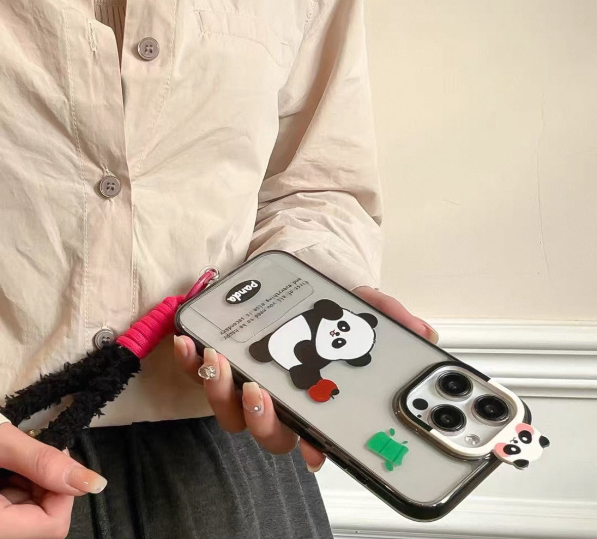 カートゥーン風の「功夫熊猫」デザインで、フルカバータイプのスマホケース( Cartoon - style Kung Fu Panda themed full - coverage phone case)(SJK089)