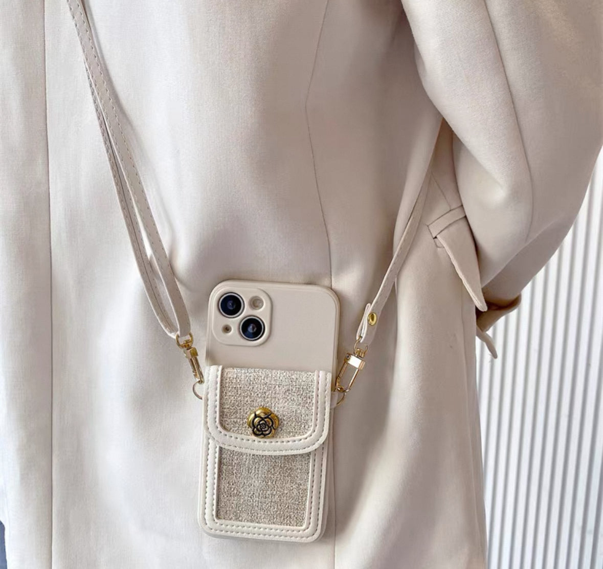 白系の軽ロゴ山茶花財布付きスマホケース(White luxurious camellia wallet phone case)(SJK042)