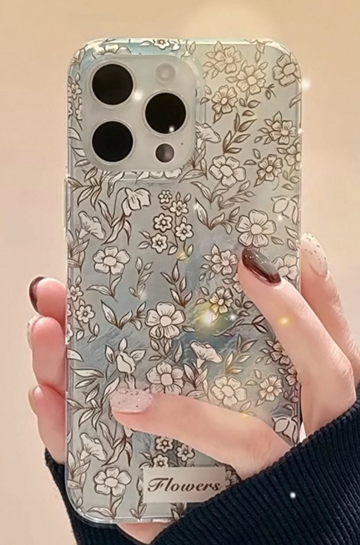 高級感溢れる銀色の一面に小さな花柄が施されたスマホケース (Luxurious silver phone case featuring an all - over pattern of small blossoms)(SJK032))