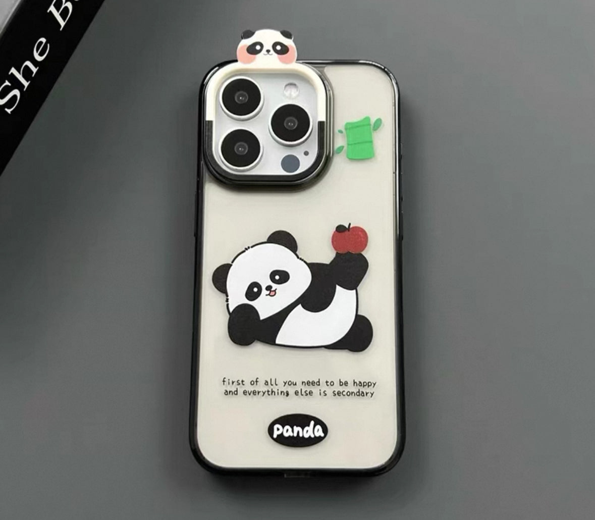 カートゥーン風の「功夫熊猫」デザインで、フルカバータイプのスマホケース( Cartoon - style Kung Fu Panda themed full - coverage phone case)(SJK089)