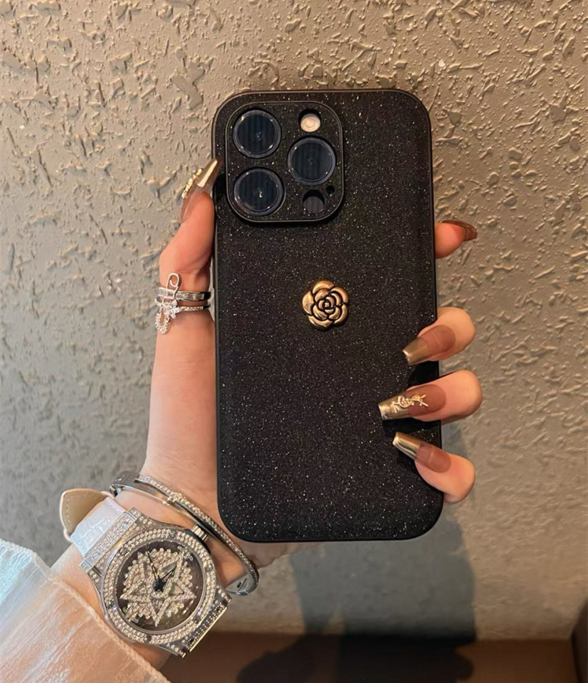 黒地の椿デザインのスマホケース (Black - background camellia - designed phone case)(SJK076)