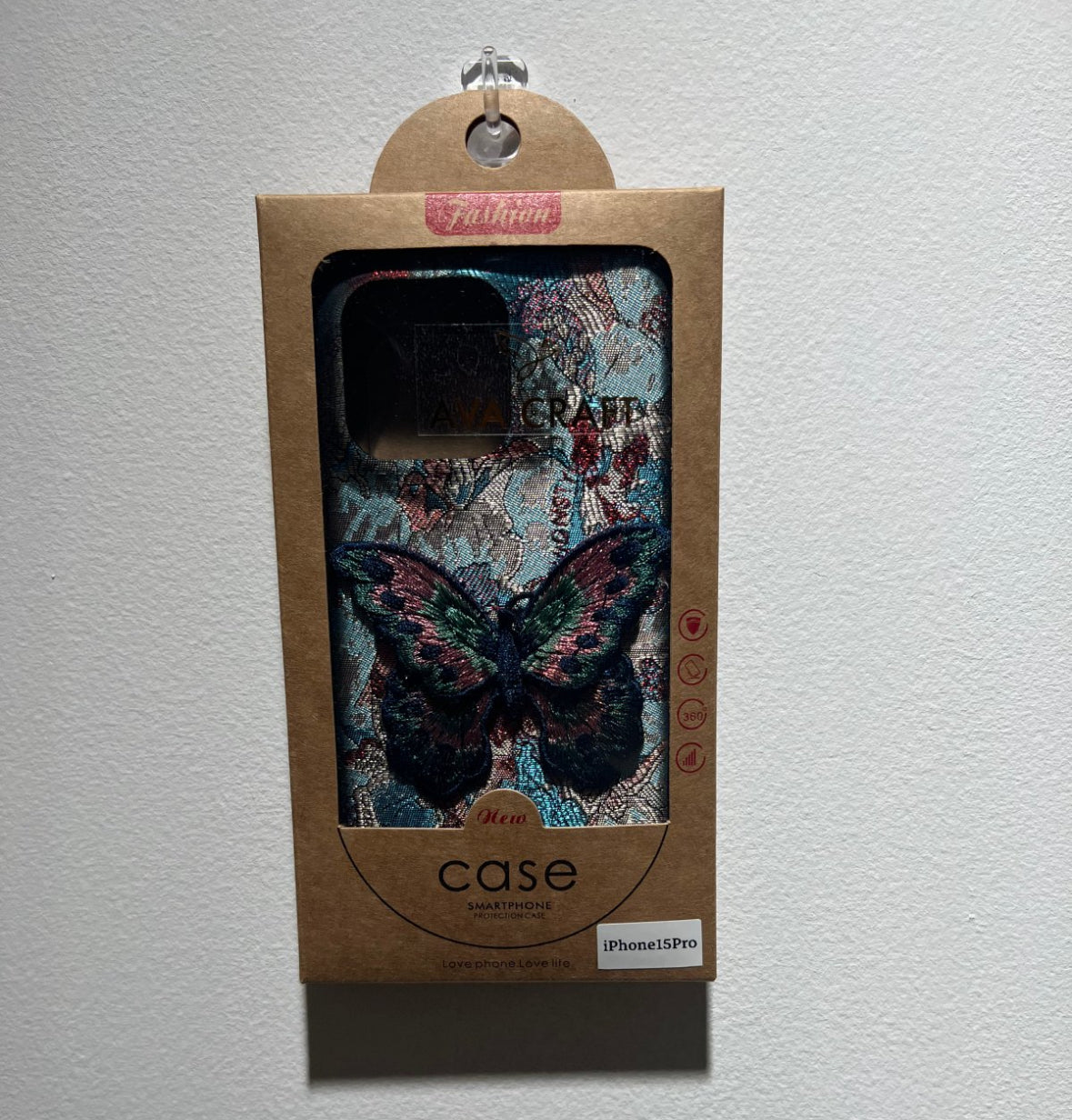 ヴィンテージな高級感を醸し出す立体刺繍バタフライデザインのスマホケース ( Vintage - style phone case with a three - dimensional embroidered butterfly design that exudes a sense of luxury)(SJK064)
