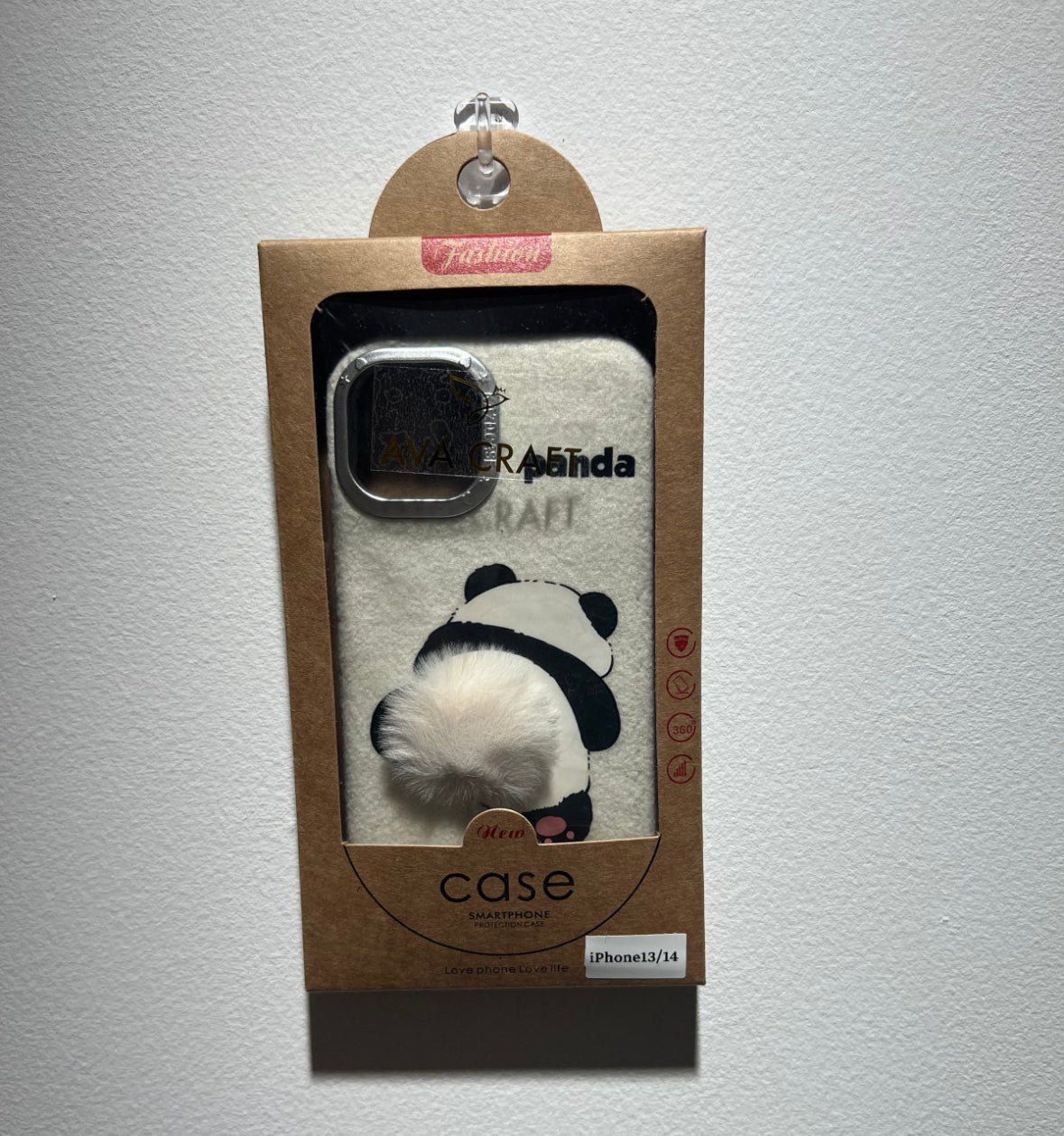 ふわふわのパンダデザインで、立体的なしっぽが付いたカートゥーンスマホケース (Fluffy panda - designed cartoon phone case with a three - dimensional tail)(SJK061)