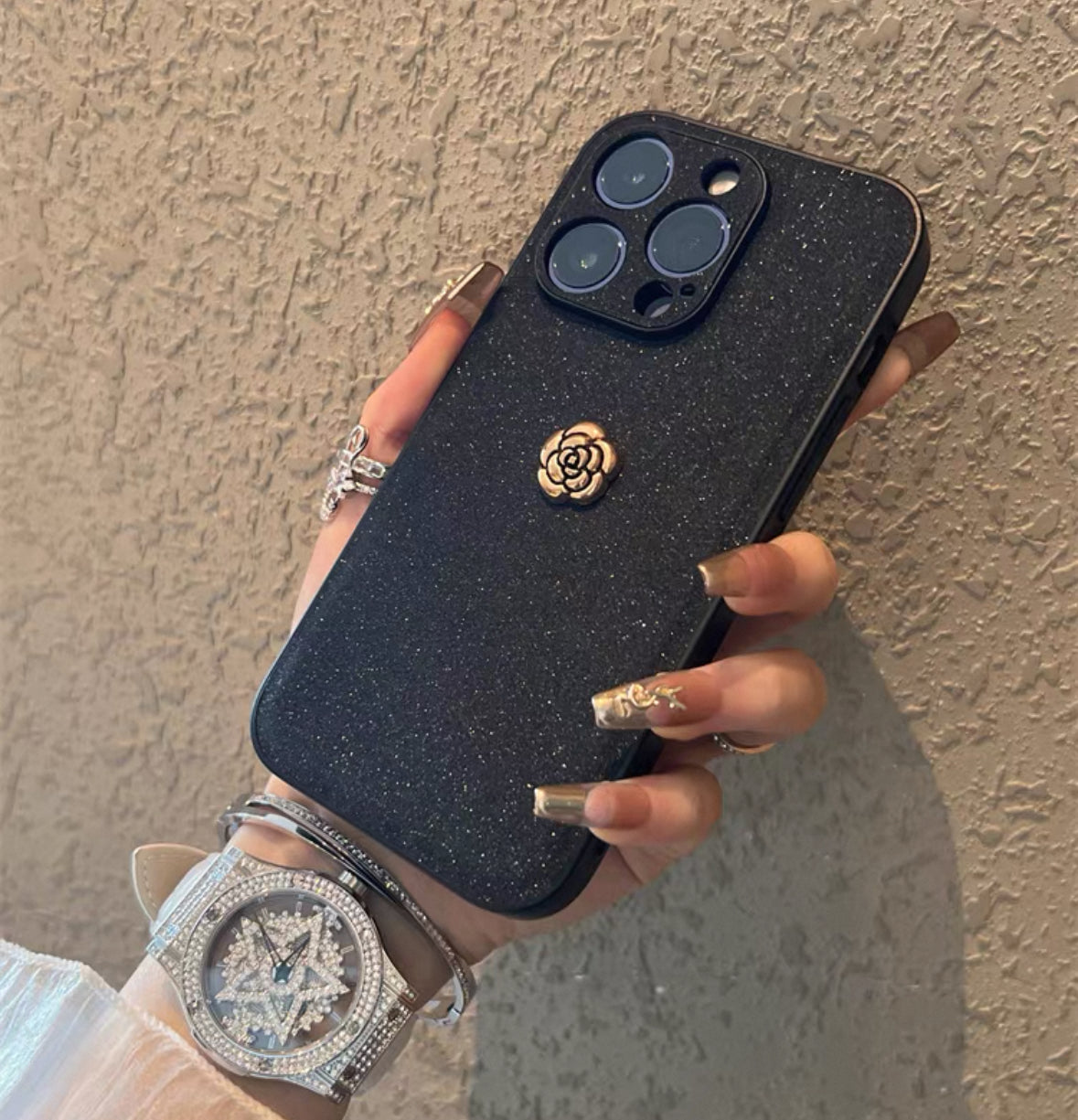 黒地の椿デザインのスマホケース (Black - background camellia - designed phone case)(SJK076)
