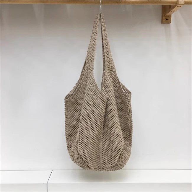 手編みバッグカジュアルな怠惰な風赤い大きなバッグの肩のバッグですHandcrafted hollowed-out woven bag, casual and laid-back style red large single-shoulder bag