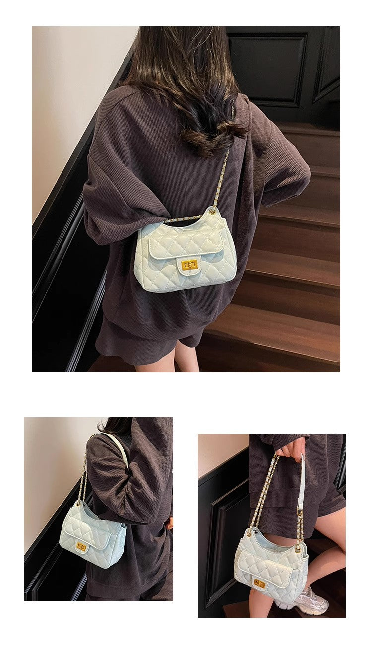 セレブ香ちゃん風菱格チェーンバッグですA diamond-shaped chain bag with a touch of elegance