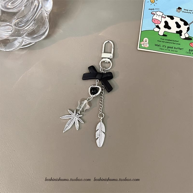 リボンとリーフチャーム(黒)Ribbon and leaf charm (black)