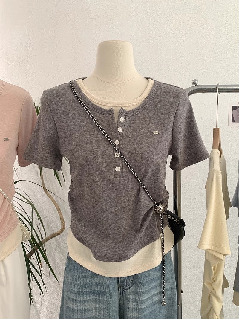 甘い丸首の半袖ですRound neck and short sleeves