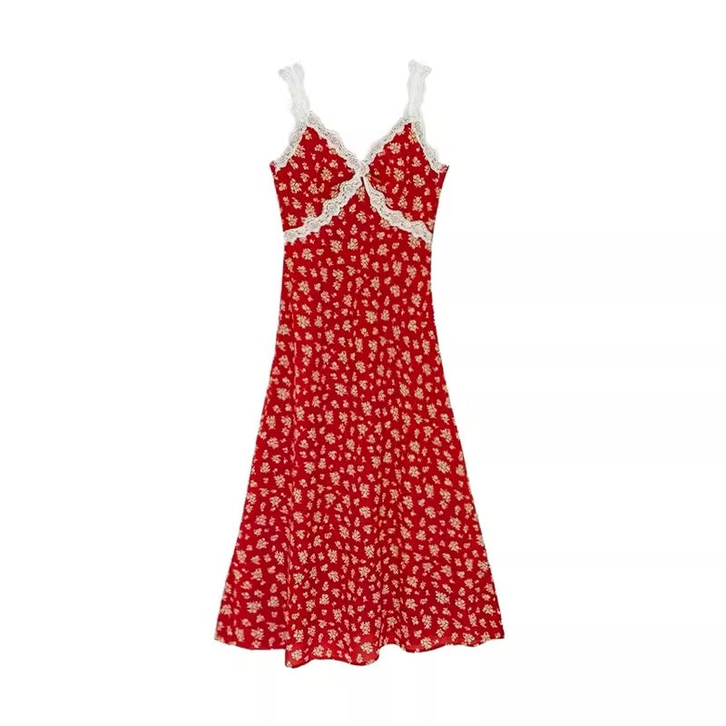 赤い花柄レースのキャミソールワンピースですRed floral lace halter dress