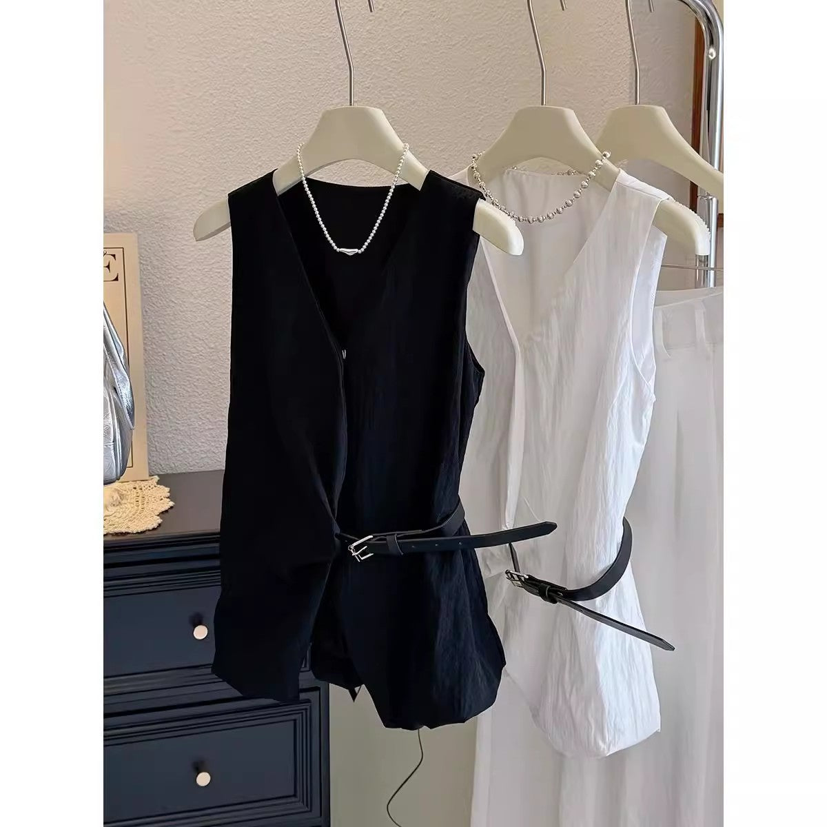 ノースリーブのシャツA sleeveless shirt