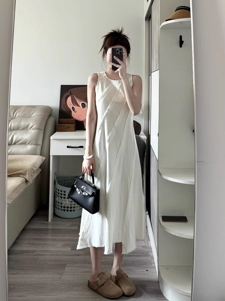 ノースリーブのベストワンピースSleeveless vest dress