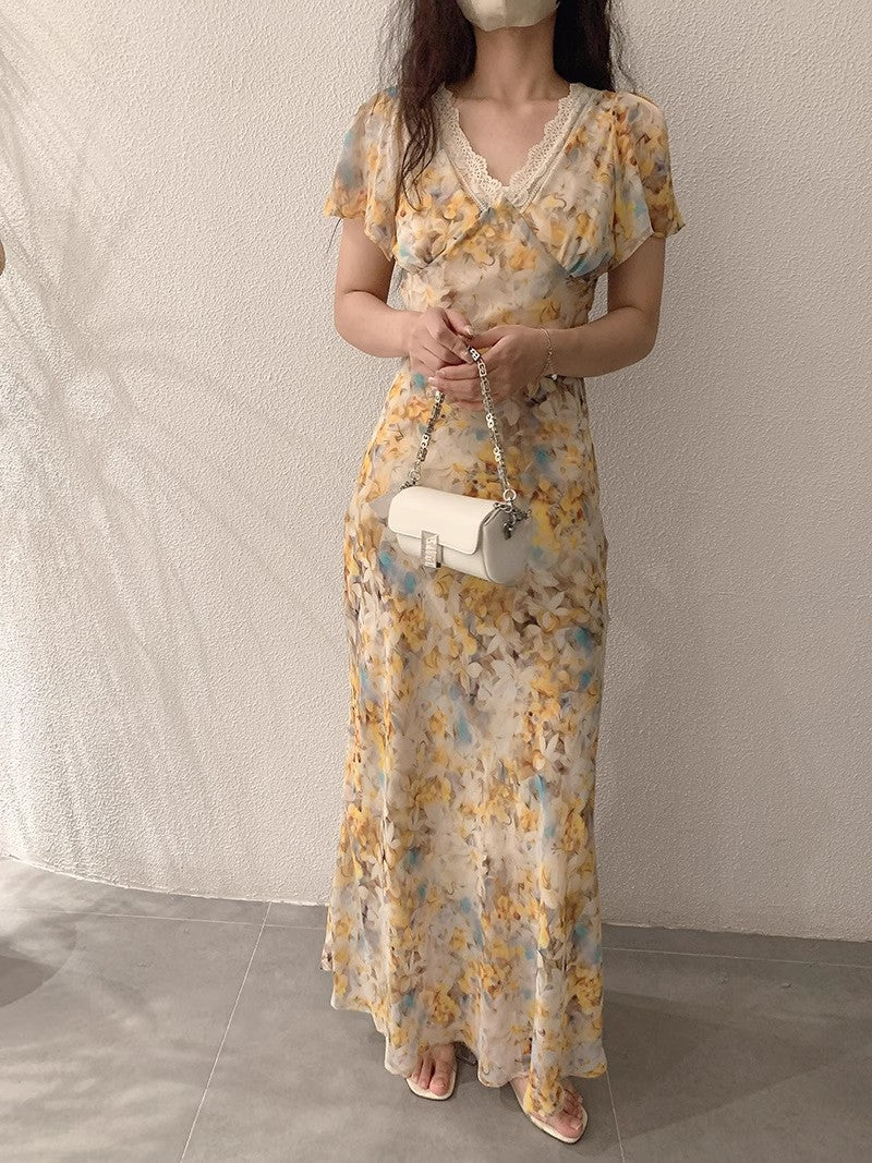 ロングシフォンのワンピースですLong chiffon dress