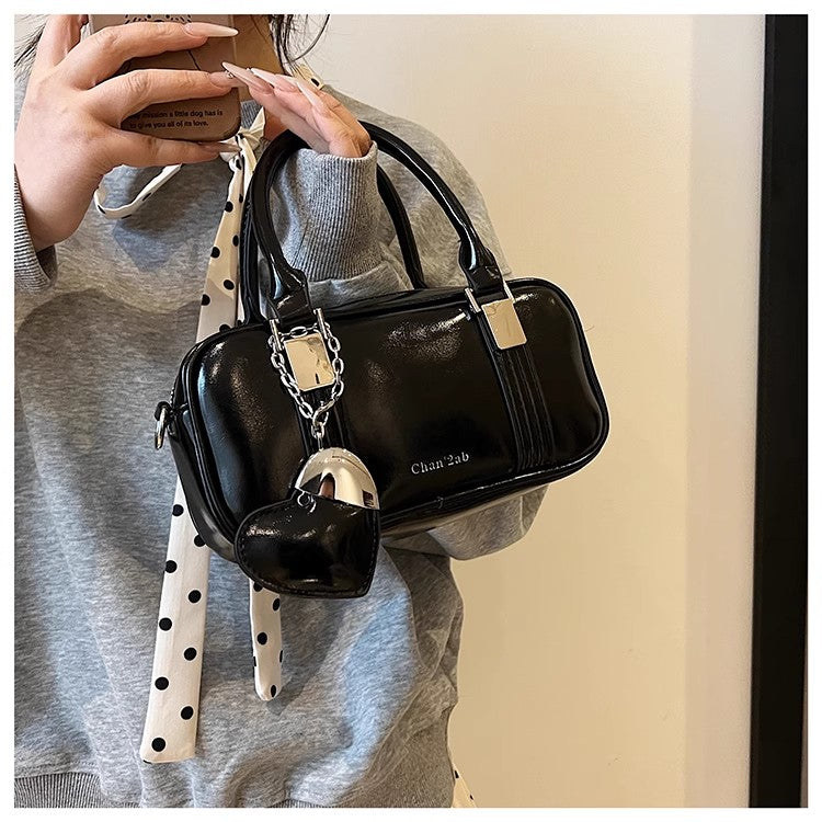 ファッショントレンド小さめバッグFashionable and trendy small square bag