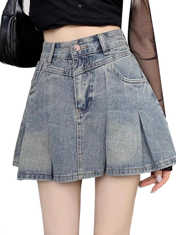 プリーツスカートのハーフスカートですThe pleated skirt is half high