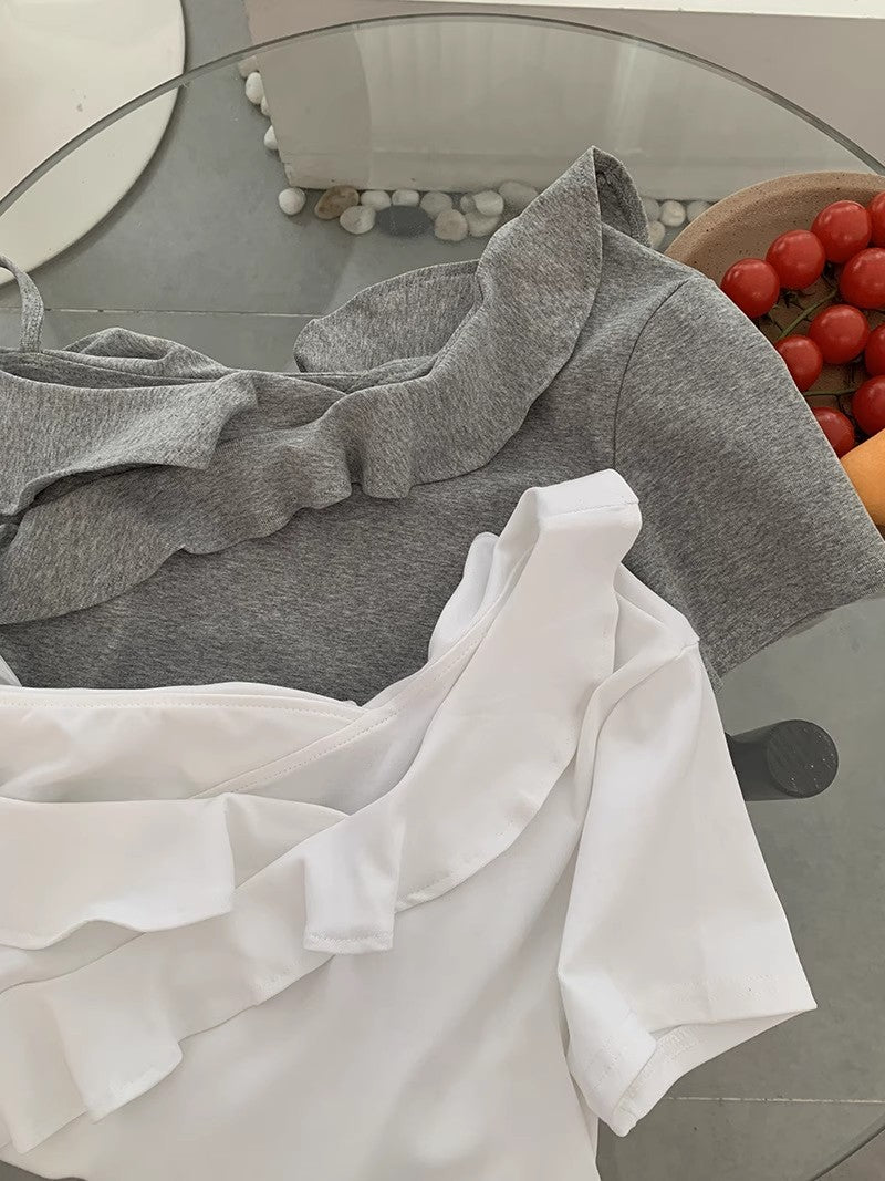 ほっそりしたシワの短い上着ですSlimming pleated short top