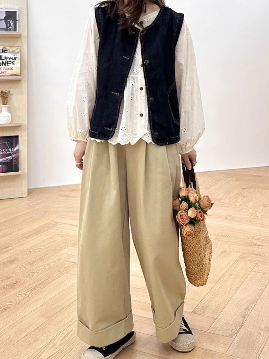 カジュアルデニムのベストですIt's a casual denim vest.