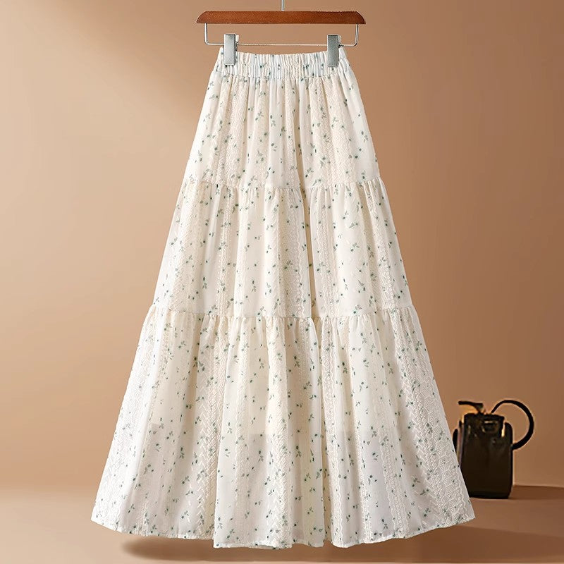 花柄のスカートをつなぎ合わせましたA small floral patchwork skirt