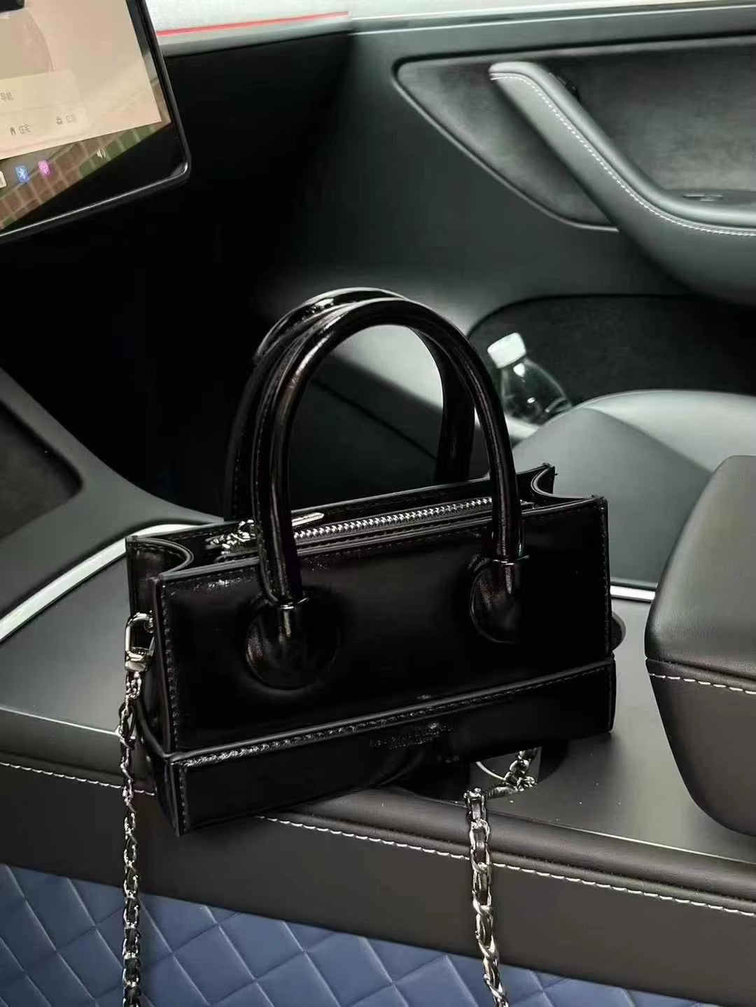 ワンショルダーがけで高級で軽量です。One-shoulder crossbody, high-end and light luxury
