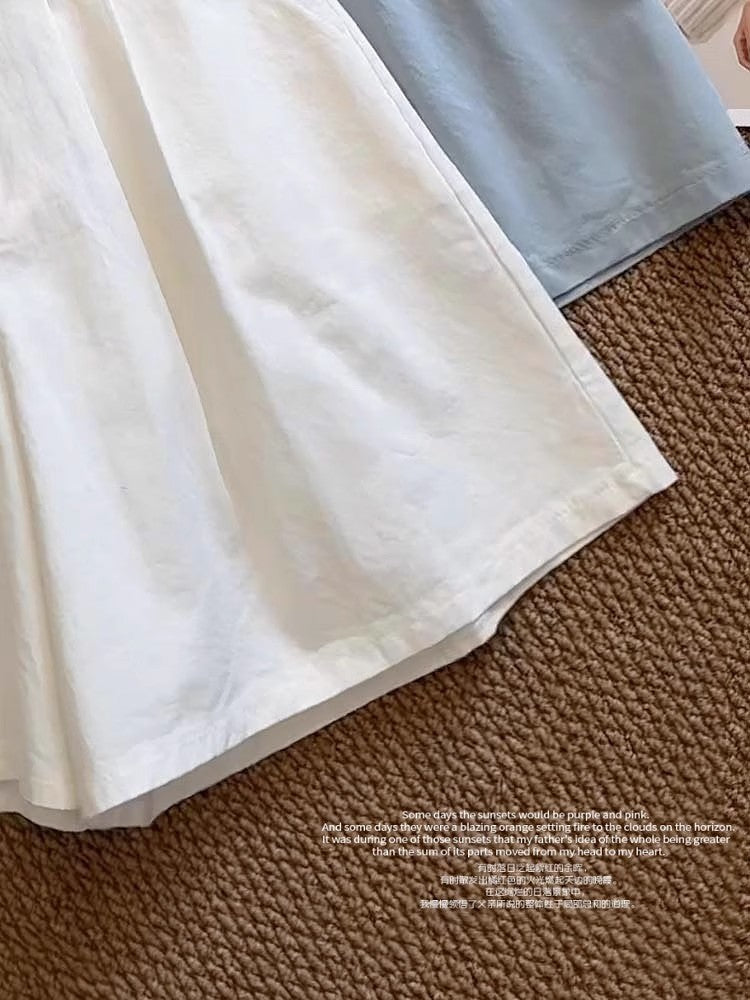 おしゃれなハイウエストパンツですFashionable high-waisted shorts