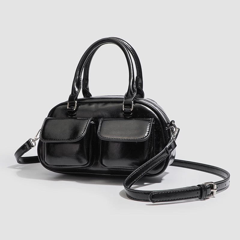 レトロなファッションのショルダーバッグですRetro and fashionable single-shoulder crossbody bag