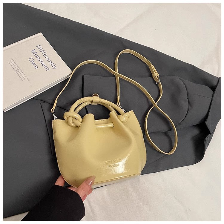 夏の流行は爆発的な小さい手提げバッグですSummer's best-selling small handbag for women