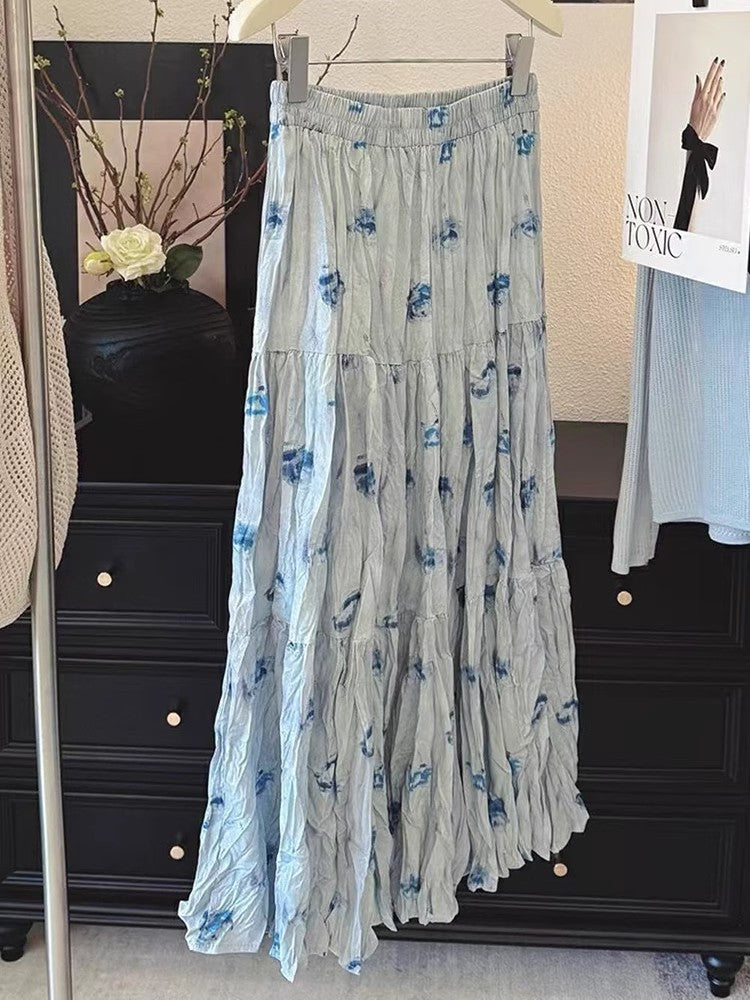 花柄のミニスカートですA small floral skirt