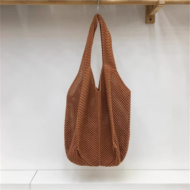 手編みバッグカジュアルな怠惰な風赤い大きなバッグの肩のバッグですHandcrafted hollowed-out woven bag, casual and laid-back style red large single-shoulder bag