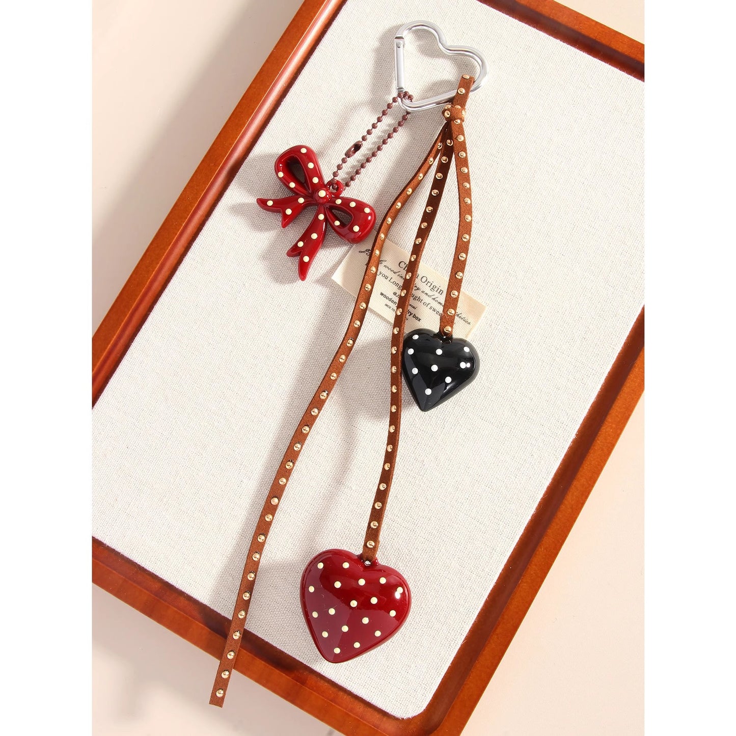 カラーリングハートリボンチャーム(赤・黒)Hearts ribbon charm (red & black)