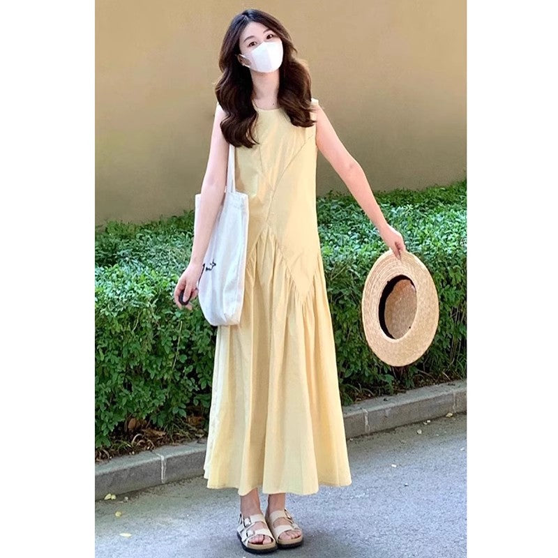 ノースリーブのベストワンピースSleeveless vest dress
