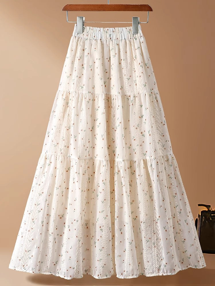 花柄のスカートをつなぎ合わせましたA small floral patchwork skirt