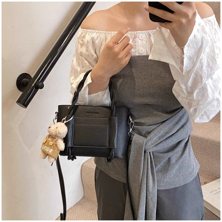 ライチ柄のプチバッグですA versatile small bag in lychee pattern