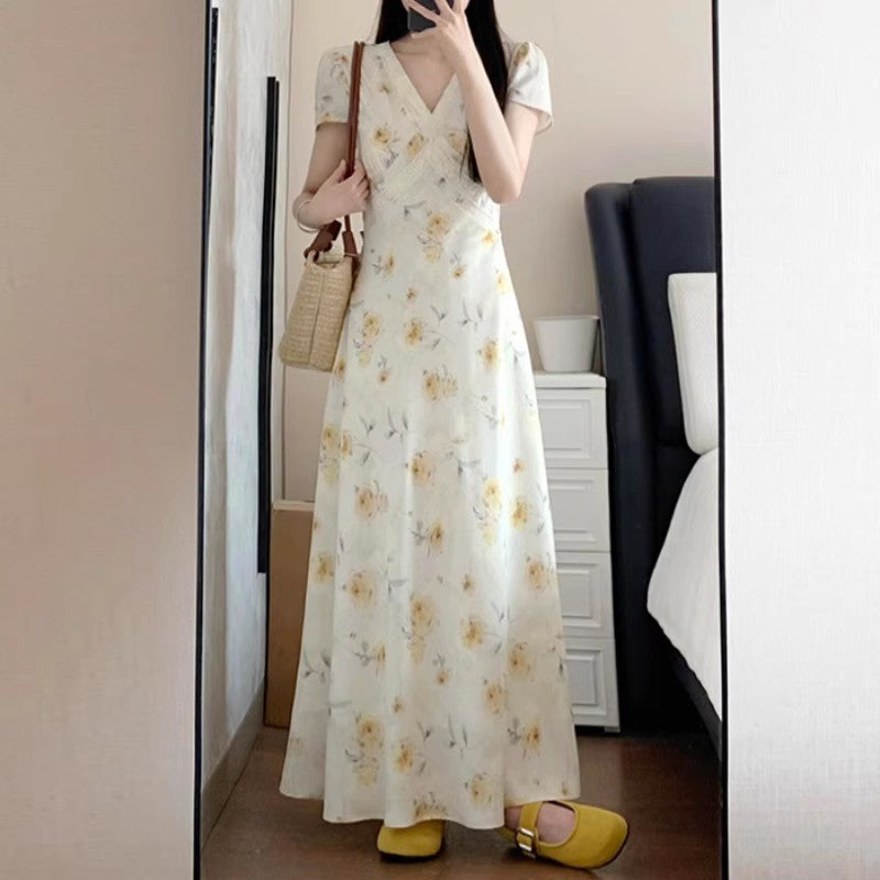ティータイムの花柄ワンピースですTea break French floral dress