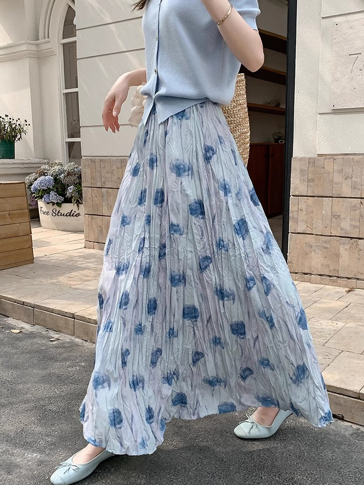 花柄のミニスカートですA small floral skirt