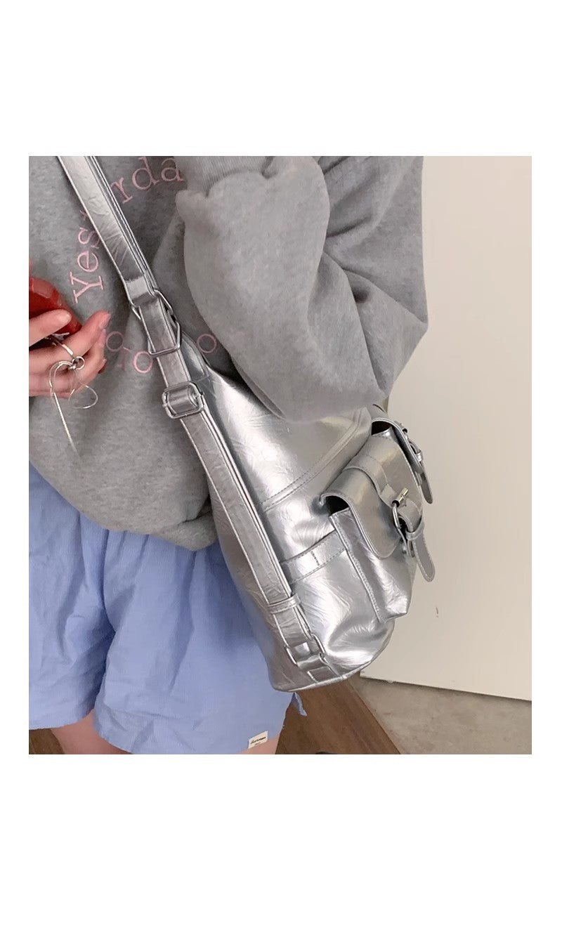 ニッチなおしゃれ通勤ショルダーバッグカジュアル脇バッグにもぴったりですA niche and fashionable commuter single-shoulder bag, a versatile casual underarm bag
