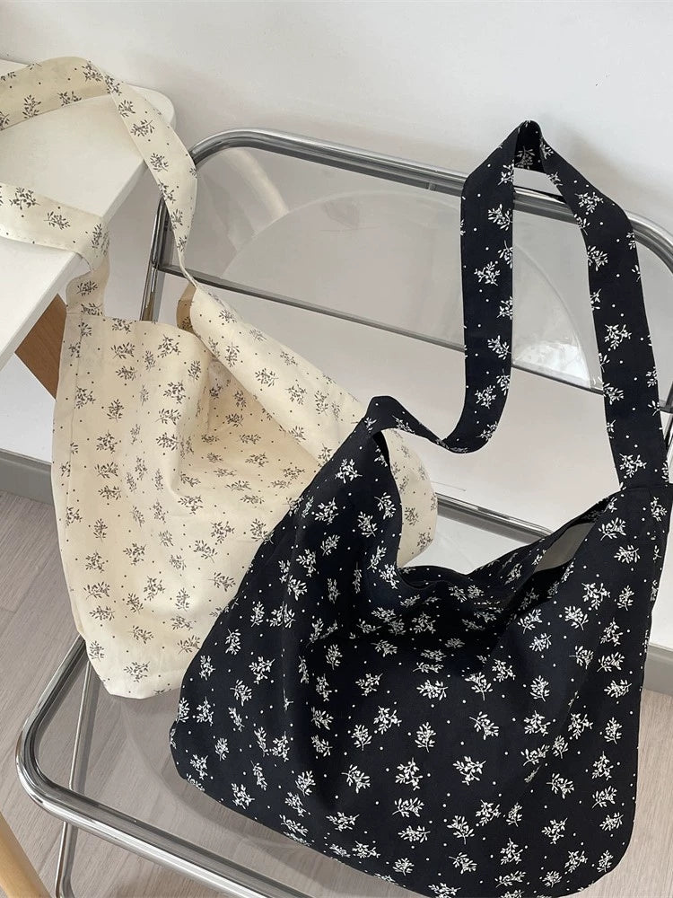花柄キャンバスバッグですFloral canvas bag