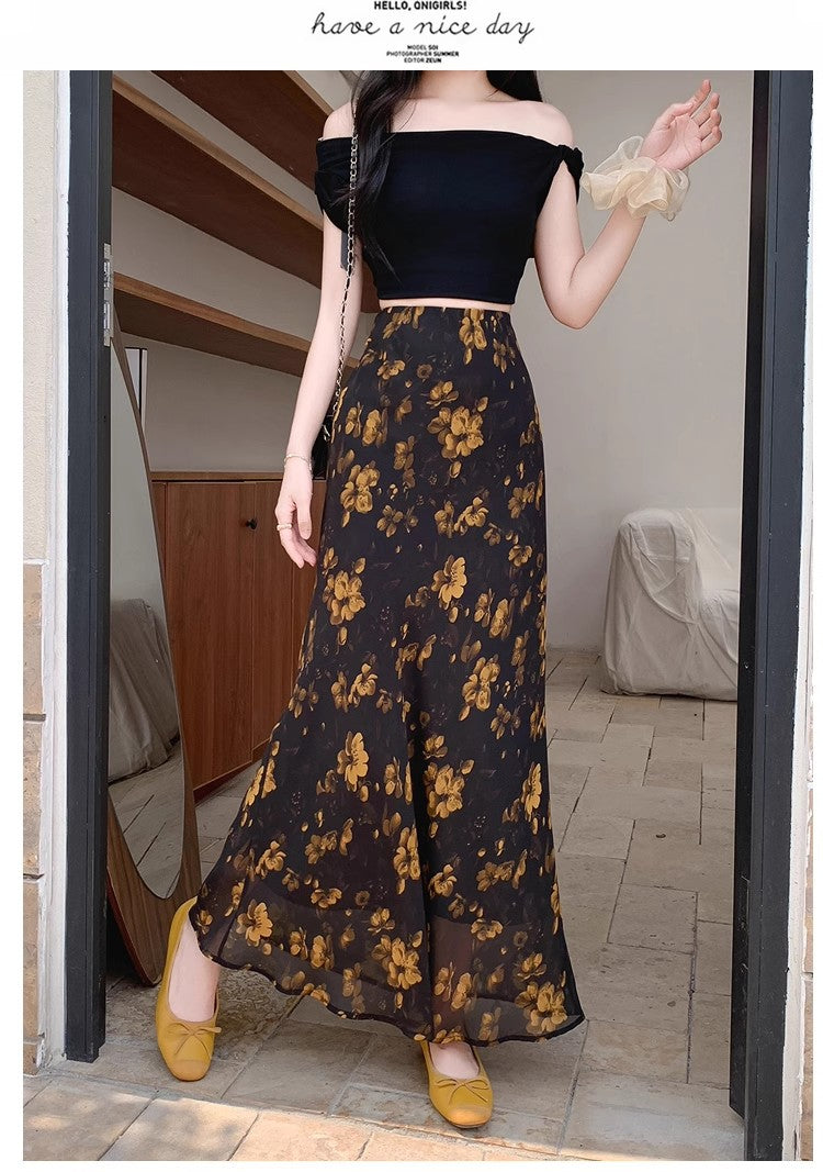 レトロなシフォンの花柄のハーフスカートですA half skirt with a retro chiffon floral pattern.