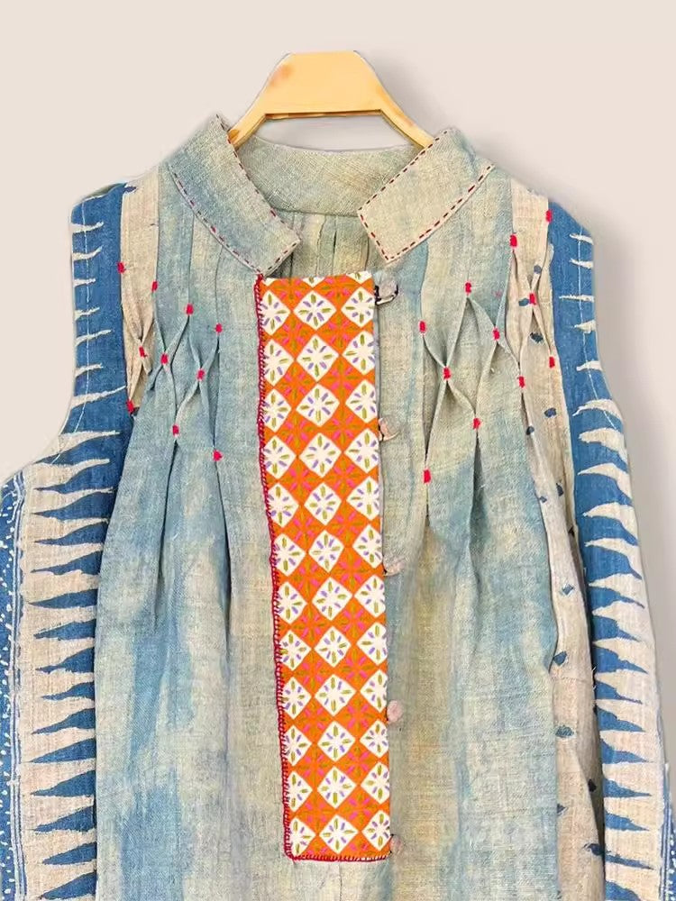 ノースリーブのベストと絞り染めのワンピースA sleeveless vest and a tie-dyed dress