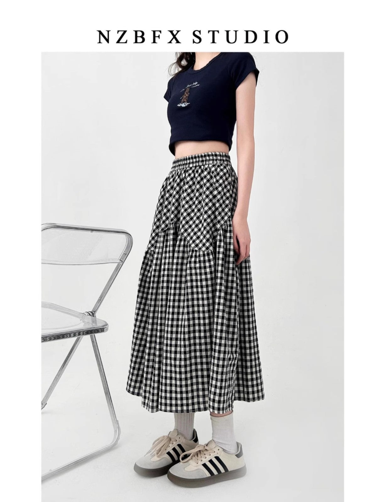 ハイウエストで細身のAラインスカートですIt's A high-waisted, slim a-line skirt.
