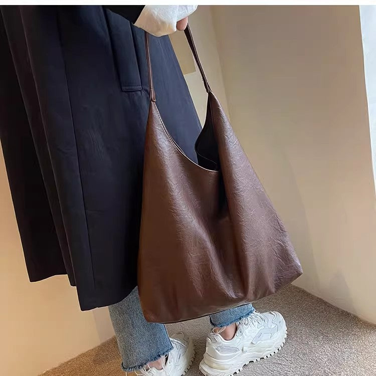 春夏新作大容量トートバッグワンショルダーバッグですSpring and summer new large-capacity tote bag single-shoulder underarm bag