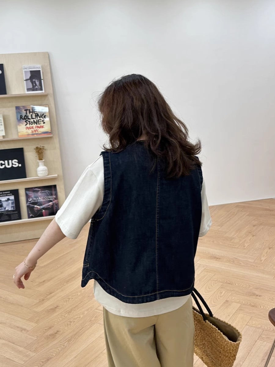 カジュアルデニムのベストですIt's a casual denim vest.